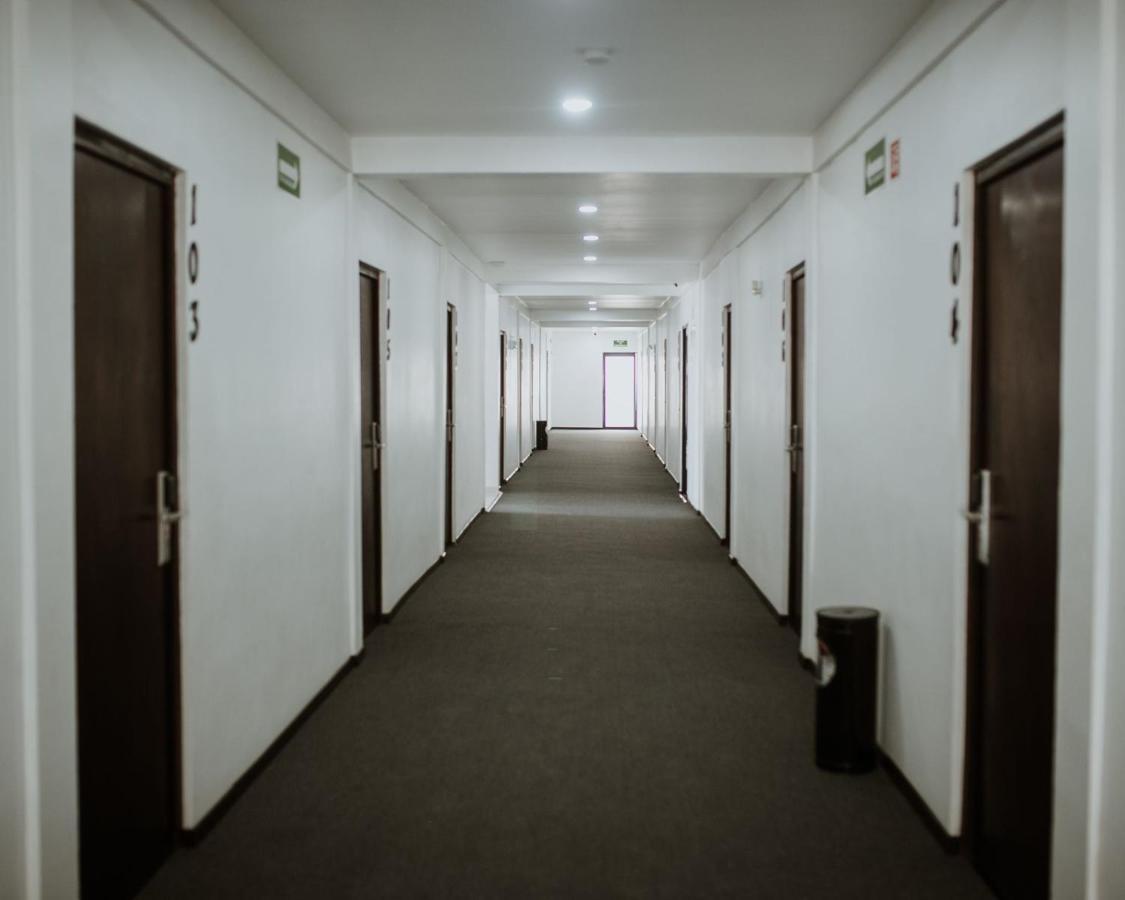 Hotel Capital Frontera Монклова Экстерьер фото